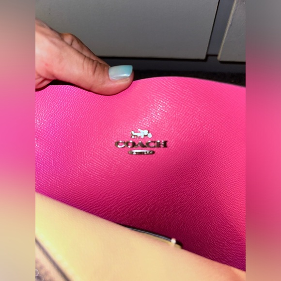 Medium size Coach purse - Picture 10 of 14